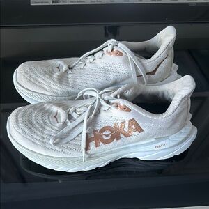 Hoka Women's White MACH ONE ONE 5 in size 7.5 Running Shoes